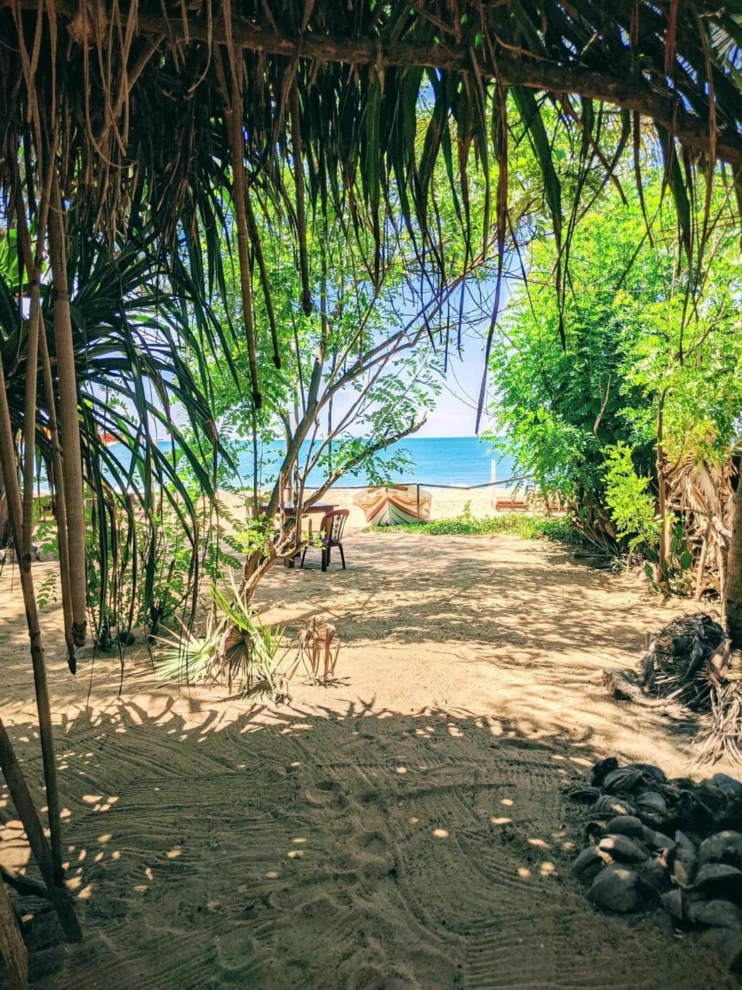 Breezy Beach Cabanas Arugam Bay Exterior photo