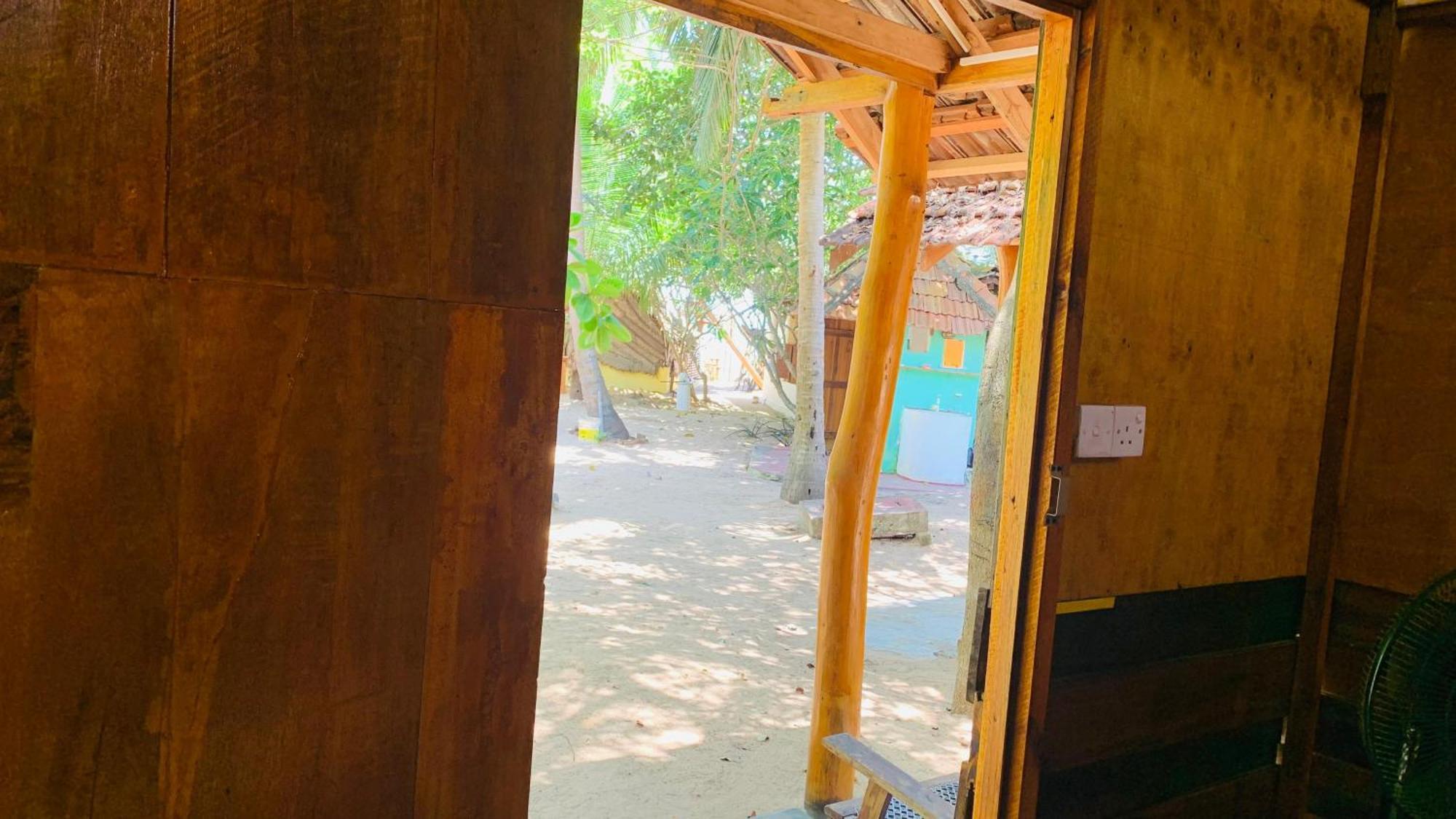 Breezy Beach Cabanas Arugam Bay Exterior photo